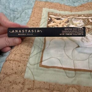 Anastasia Beverly Hills Brow Definer- Medium Brown